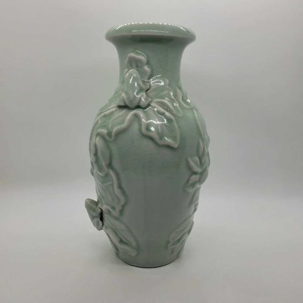 Vintage Celadon Green Crackle Glaze Porcelain Lotus Frog Relief Vase 9 Inch
